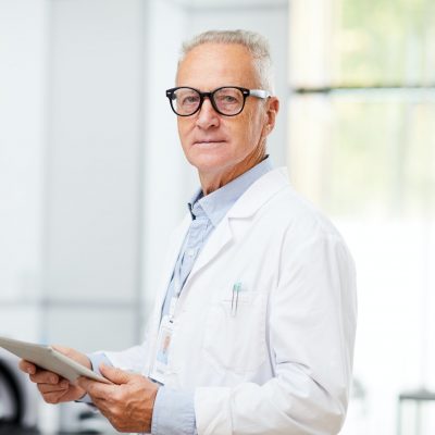 senior-doctor-at-work.jpg senior-doctor-at-work.jpg